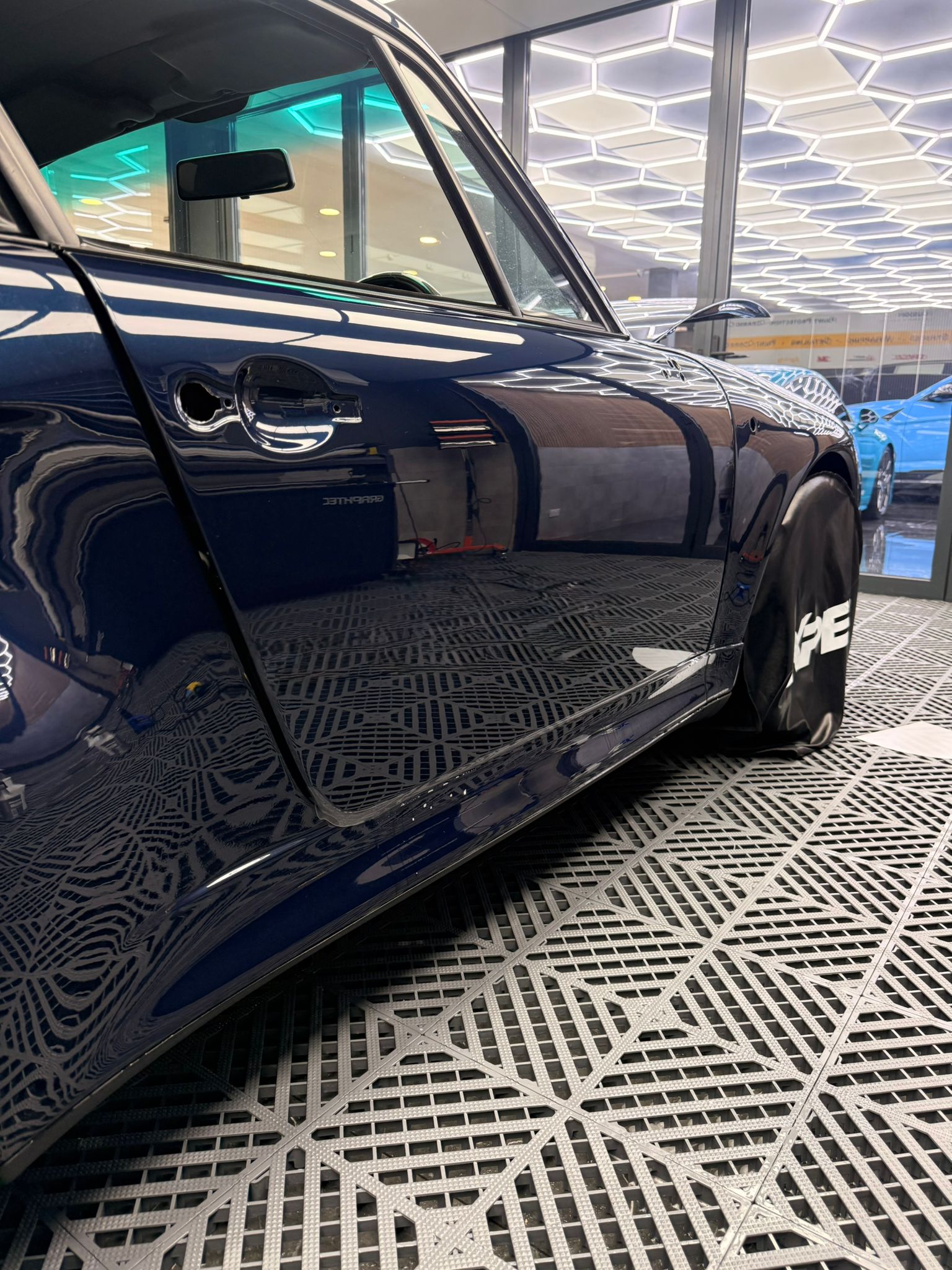 Porsche 993 with XPEL Ultimate Plus full front, EPS PPF Watford bay